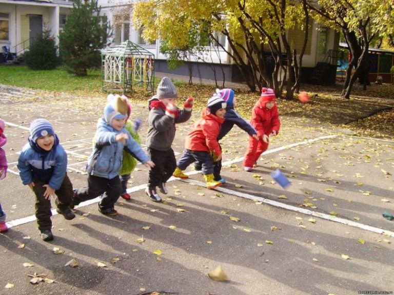 Одежда детей в группе и на улице картинки