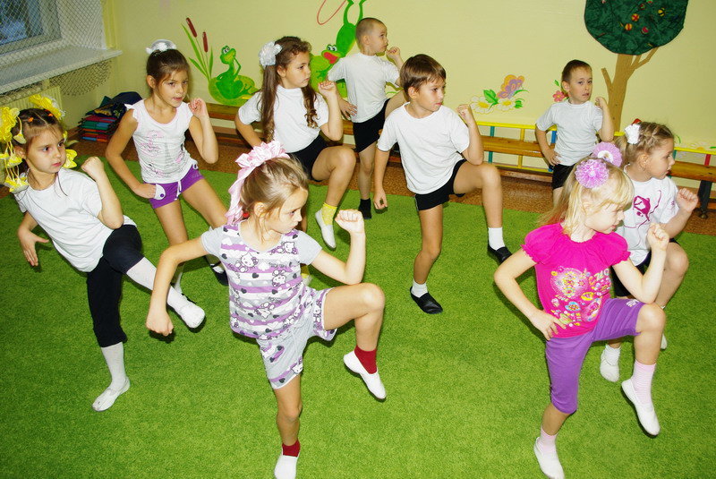 Танец в детском саду веселый современный